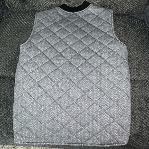 OLD NAVY gray quilted vest YOUTH 14/16 XL, NWOT - Picture 2 of 5